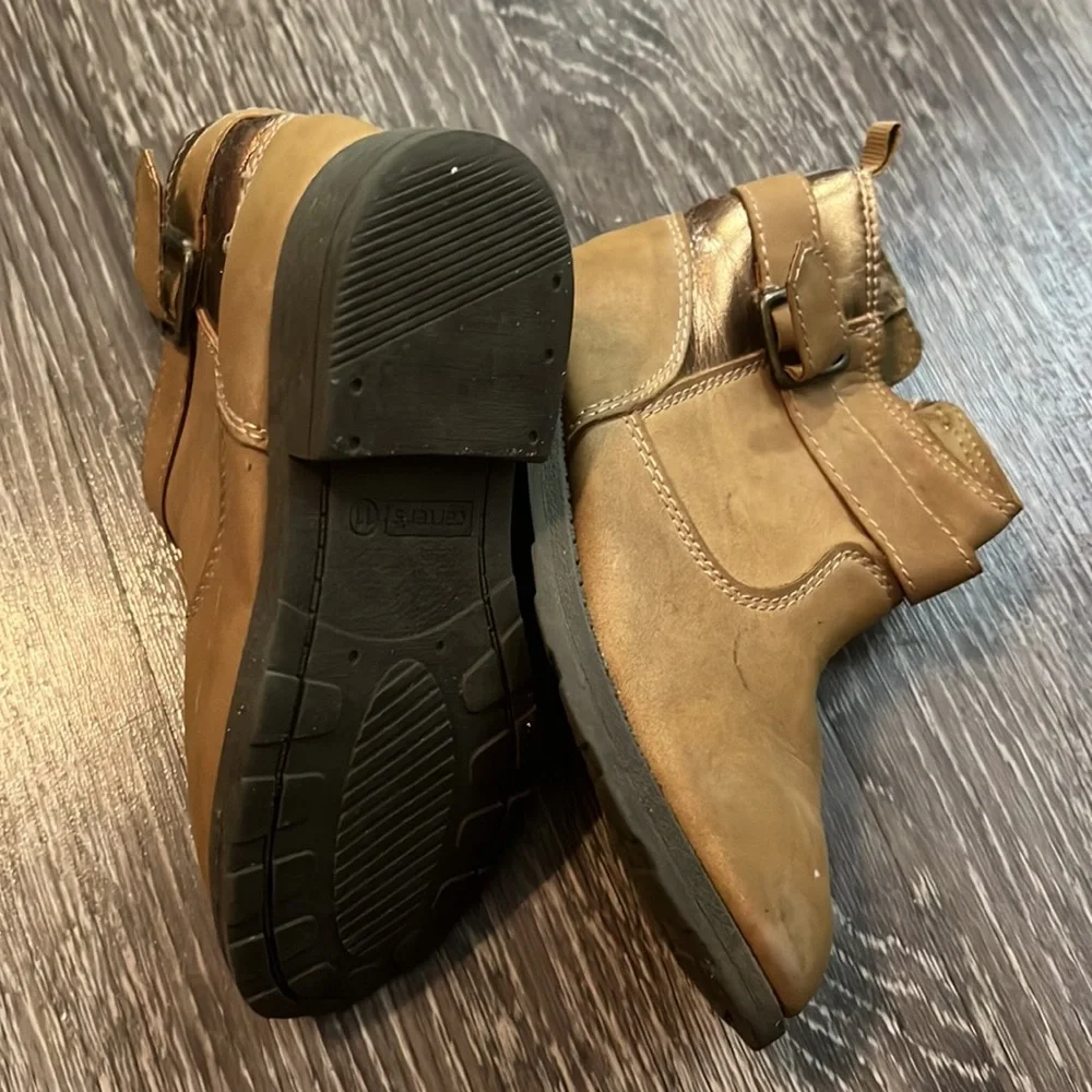 Boots - Picture 4 of 4